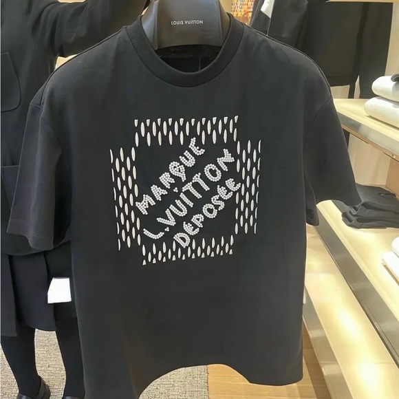 LOUIS VUITTON EMBROIDERED SIGNATURE COTTON T-SHIRT COD. 1AFJFK.Visit our profile - Picture 1 of 11